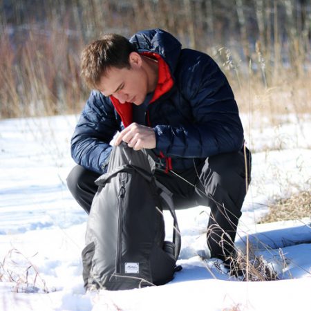 Wasserdichter Rucksack für Trekking Fans - die besten Outdoor Geschenke für Reise Freunde